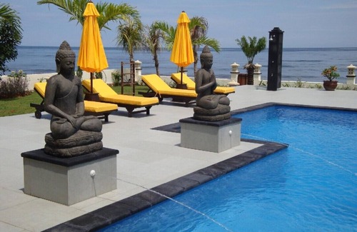 Banjartegehe Villa | Luxury (6 bedroom) beachfront villa for rent on Bali including staff