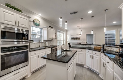 Far North Dallas House | Luxury 6 Bedroom Sleeps 12 Home in N Dallas Pool