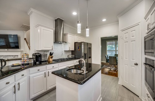 Far North Dallas House | Luxury 6 Bedroom Sleeps 12 Home in N Dallas Pool