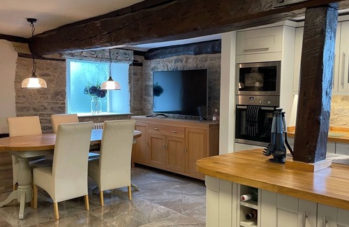 Stamford House | Luxury 6 Bedroom Townhouse - Central Stamford