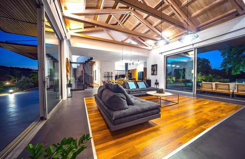 Alikianos Villa | Luxury 6 bedroom villa private heated pool
