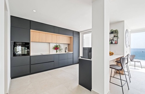 San Roque Villa | Luxury 6 Bedrooms right on the Beach