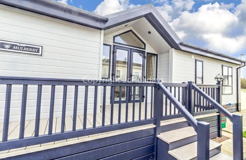 Hopton House | Luxury 6 berth lodge at Broadland Sands in Suffolk ref 20029CV