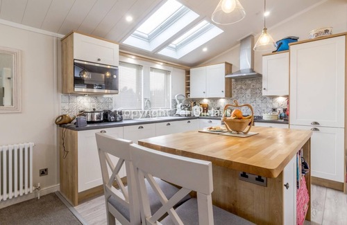 Hopton House | Luxury 6 berth lodge at Broadland Sands in Suffolk ref 20029CV