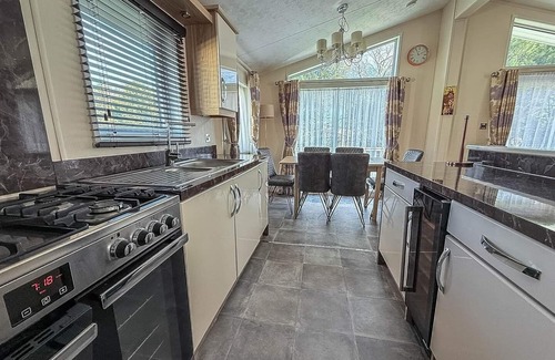 Hopton Cabin | Luxury 6 berth lodge with WiFi at Broadland Sands in Suffolk ref 20011CV