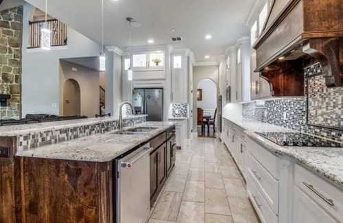 Little Elm House | Luxury 6 BR, 5.5 baths with fabulous outdoor kitchen and pool!nSleeps 14