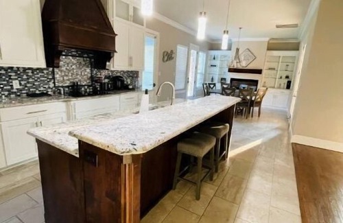 Little Elm House | Luxury 6 BR, 5.5 baths with fabulous outdoor kitchen and pool!nSleeps 14