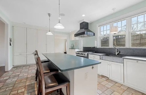 Marblehead House | Luxury 6 BR·7 Beds·3.5 BA house in charming Marblehead & walkable to the ocean