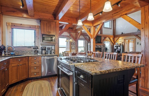 Island Park Cabin | Luxury 6 BR cabin, STUNNING mountain views, hot tub, lake access, Yellowstone!