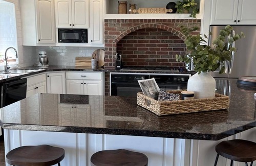 Layton House | Luxury - 6000sqft- Sleeps 22+ Basketball, Billiards, Theater, Game, PrincessRoom