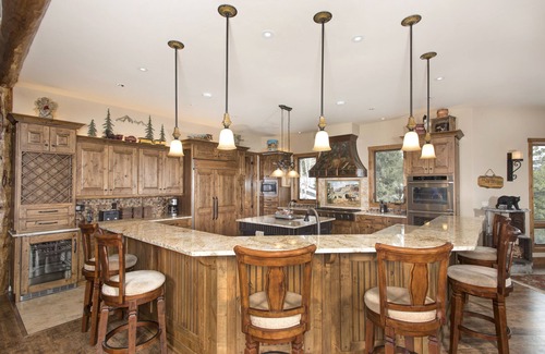 Buena Vista House | Luxury 6500 sq ft Mountain Lodge w/stunning views, gourmet kitchen and theater