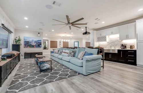 Five Points House | Luxury 6BR/5BA+ Hot Tub near DT