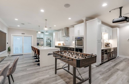 Five Points House | Luxury 6BR/5BA+ Hot Tub near DT