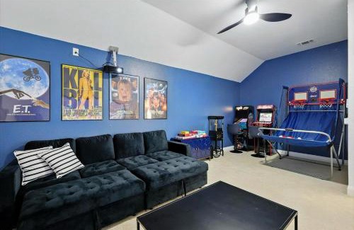 Fossil Creek House | Luxury 6BR Retreat Pool Hot Tub Cinema & Game Room