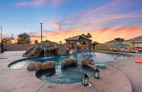Mesa House | Luxury 6BR Retreat - Pool BBQ Theater and Games