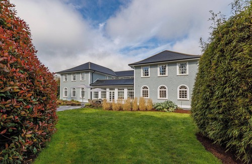 Thomastown Villa | Luxury 7-Bed Villa w/Gym, Outdoor Sauna, WiFi & Nicklaus Golf at Mount Juliet