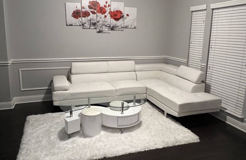 Mansfield House | Luxury 7 Bedroom Mansion With Movie Theater and Game Room