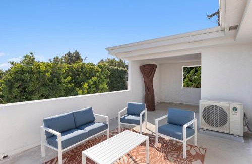 Middletown House | Luxury 7 BR Mission Hills Home with a View