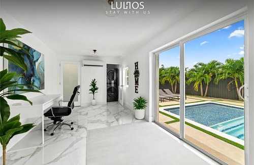 Kendale Lakes House | Luxury 7BR Retreat with Games, Pool & Mini Golf L68
