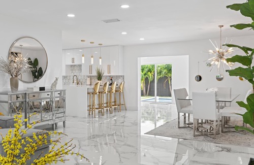 Kendale Lakes House | Luxury 7BR Retreat w/Games, Pool & Mini Golf