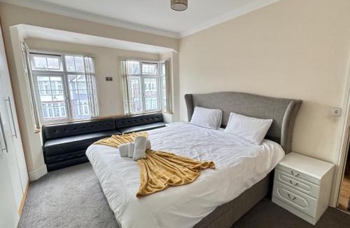 Luton Apartment | Luxury 8 Bed Home Near Luton Airport