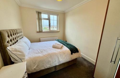Luton Apartment | Luxury 8 Bed Home Near Luton Airport