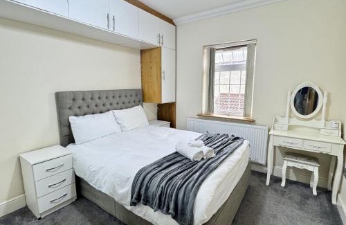 Luton Apartment | Luxury 8 Bed Home Near Luton Airport