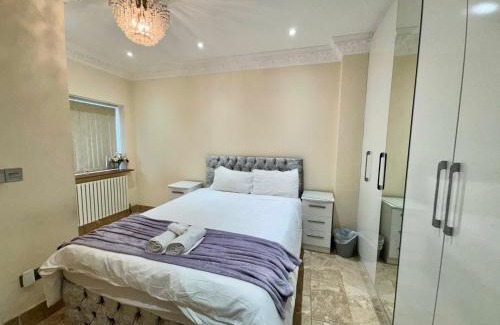 Luton Apartment | Luxury 8 Bed Home Near Luton Airport