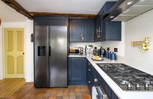 Saffron Walden Cabin | Luxury 8 Bed Manor House Hot Tub Cinema Room Skytv