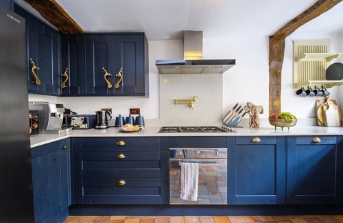 Saffron Walden Cabin | Luxury 8 Bed Manor House Hot Tub Cinema Room Skytv