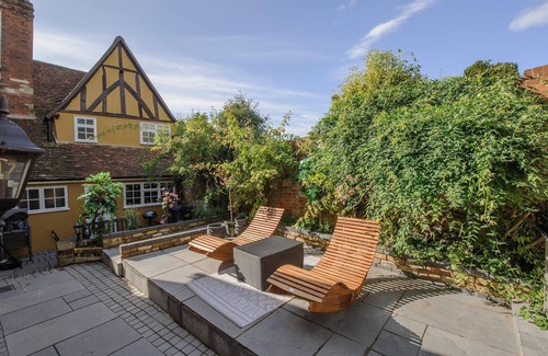 Saffron Walden Cabin | Luxury 8 Bed Manor House Hot Tub Cinema Room Skytv