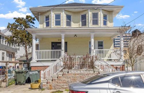 Atlantic City House | Luxury 8 BR 4 Ba - Just 1 block from the Beach!