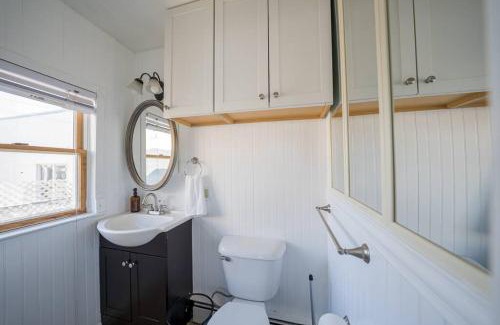 Atlantic City House | Luxury 8 BR 4 Ba - Just 1 block from the Beach!