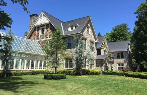 Mount Kisco House | Luxury 8 BR Estate with Pool and Tennis court