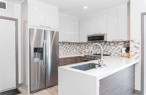 West Newport Condo | Luxury 8BR Retreat with AC | Modern Upgrades | 2 Oversized Rooftop Decks!