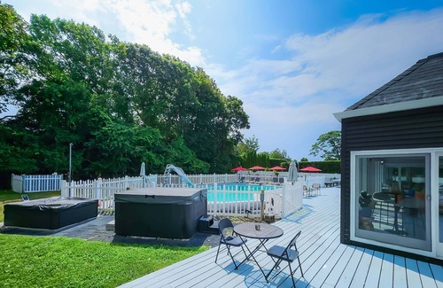 East Patchogue Villa | Luxury 8BR Villa w/Heated Pool, Hot Tubs, Home Theater – Sleeps 16