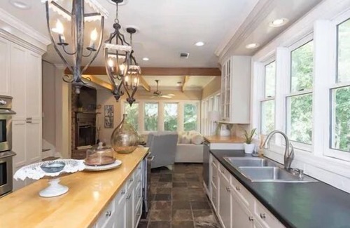 Oxford House | Luxury 9-BR Estate - 3 Homes & Cottage on 14 Acres, 10 Miles to Ole Miss