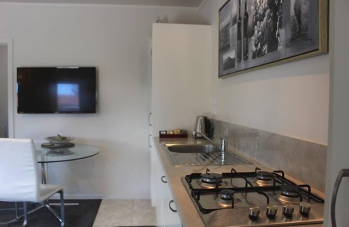 Coromandel Apartment | Luxury accommodation in central Coro Township