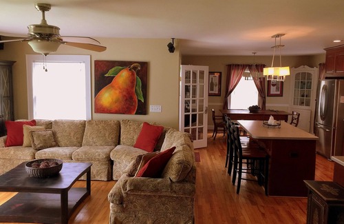 Jonesville House | Luxury Accommodations in Yadkin Valley Wine Country, Elkin, NC