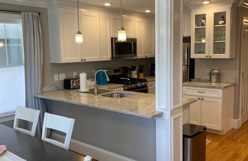 Yachting Village House | Luxury Accommodations