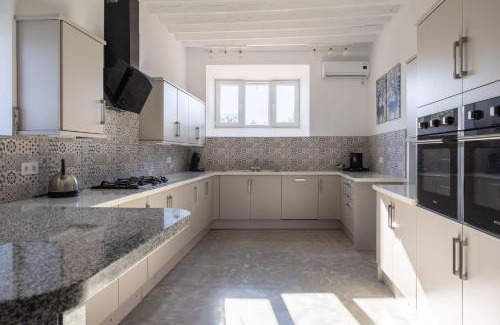 Sierra de Yeguas Villa | Luxury accomodation off grid