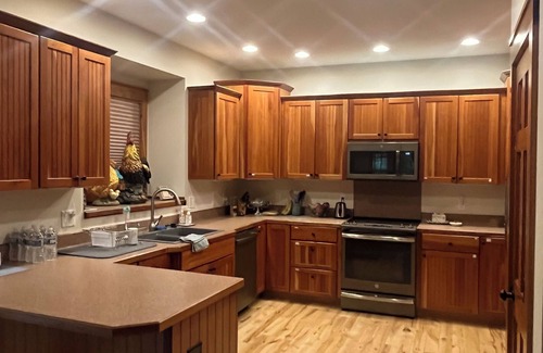 Glen Arbor House | Luxury AC’d 4bed 4.5bth in Woodstone sub. Walk to downtown GA.