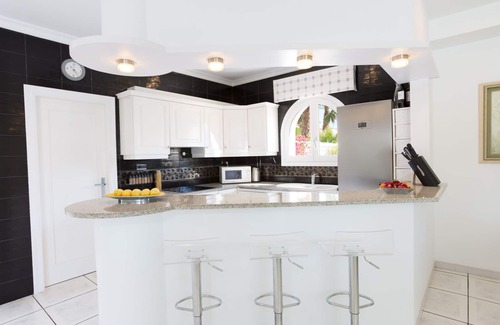 La Sabatera Villa | Luxury Air conditioned Villa with 3 bedroom suites