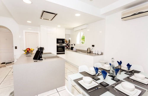 La Sabatera Villa | Luxury Air conditioned Villa with 3 bedroom suites