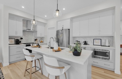 West Edmonton House | Luxury | Air Conditioning | 5 Star Stay | Garage Parking | Sleeps 7