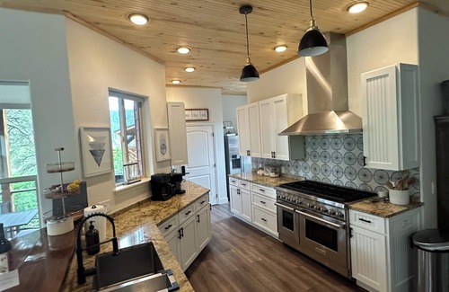 San Juan River Village House | Luxury Alpine Chalet-Perfectly Located+ View! Close to River