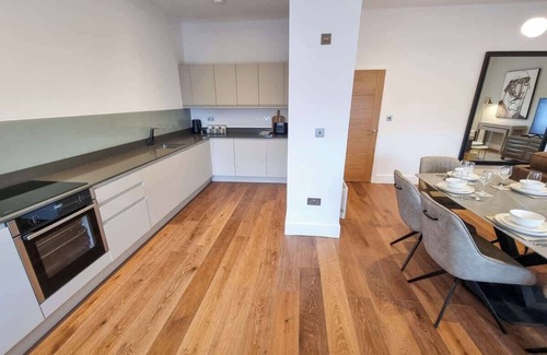 Trafford Apartment | Luxury Altrincham Apartment by City SuperHost