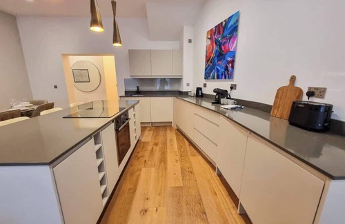 Trafford Apartment | Luxury Altrincham Flat by City SuperHost