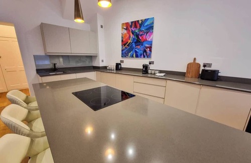 Trafford Apartment | Luxury Altrincham Flat by City SuperHost