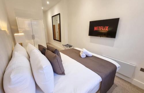 Trafford House | Luxury Altrincham Flat by City SuperHost